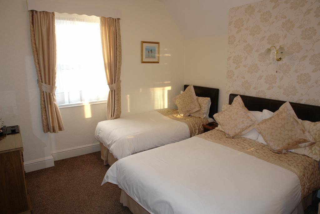 Cedar 3*