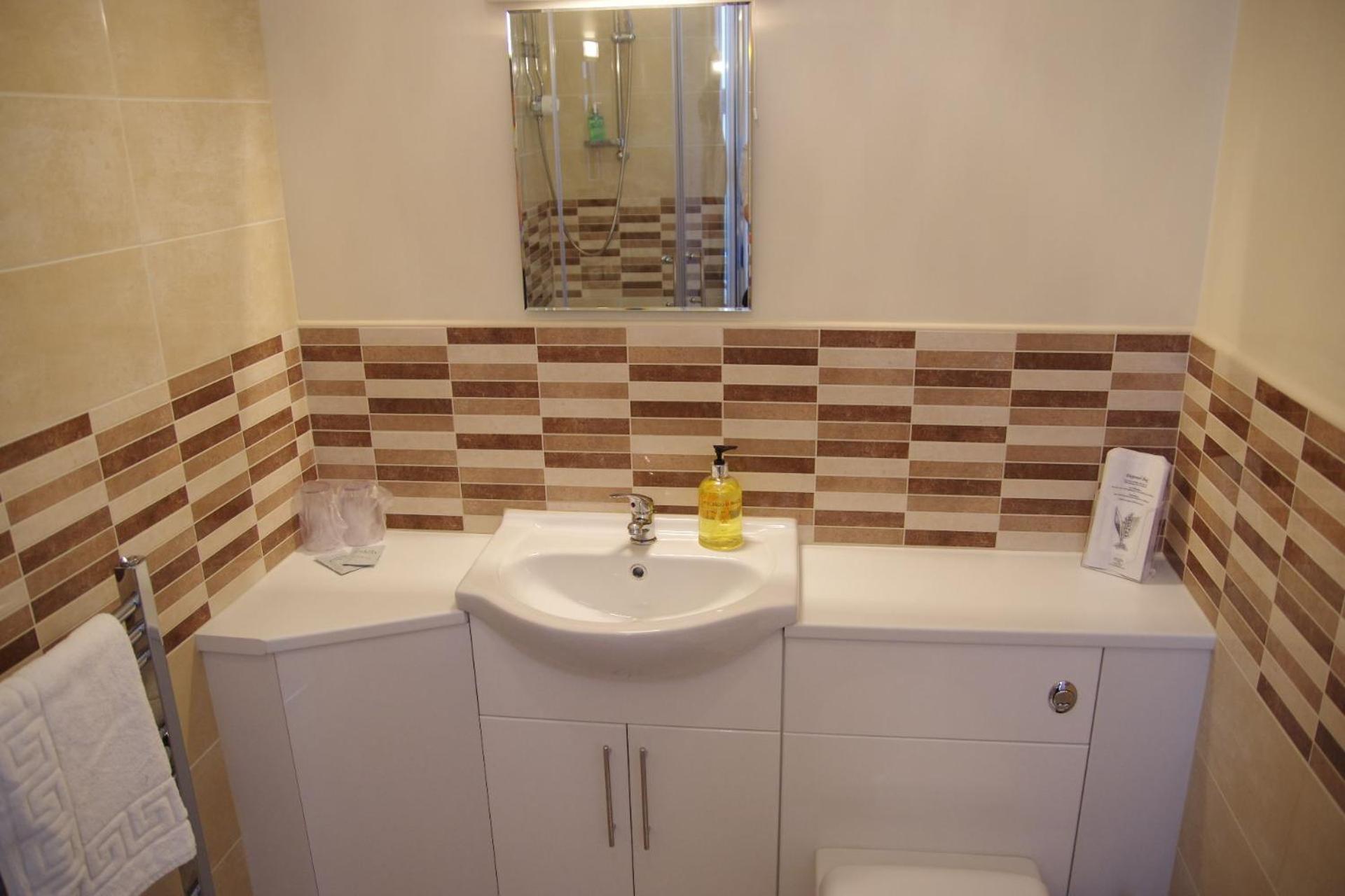 Cedar 3*